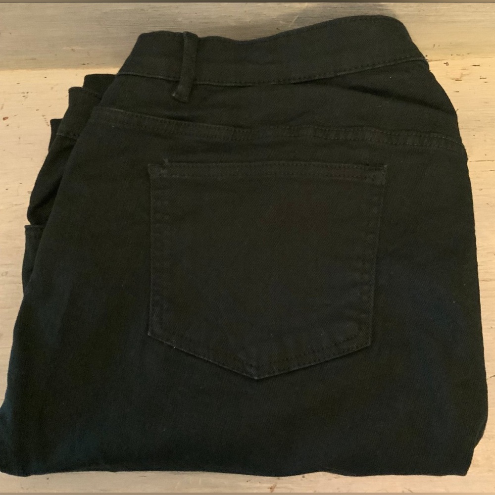 Venus Black Stretch Flare Leg Jeans  Size 22R Waist 42”, Inseam 32”  GC‎